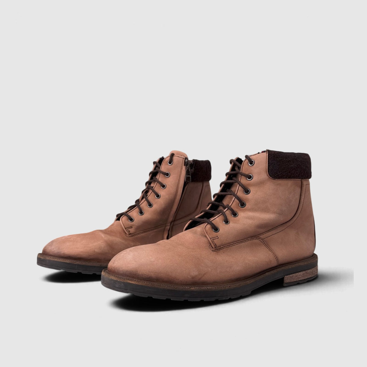 Tommy Hilfiger Cleated Boot, botki męskie w bardzo dobrym stanie rozmiar 46, para butów