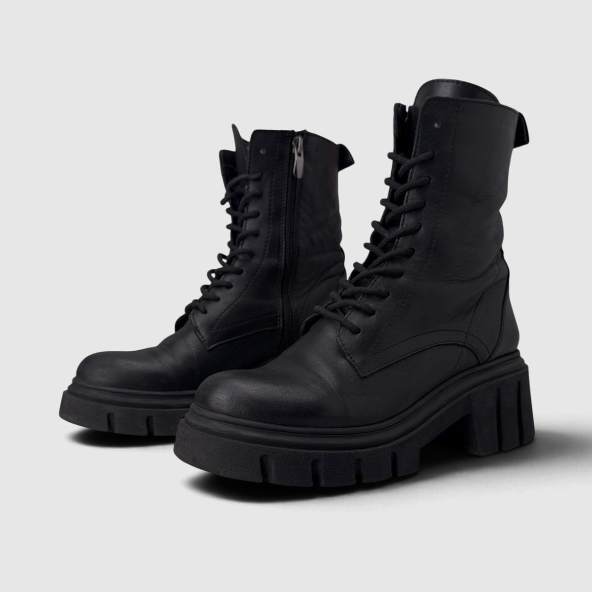 Inuovo Boots, kozaki damskie w bardzo dobrym stanie rozmiar 39, para butów