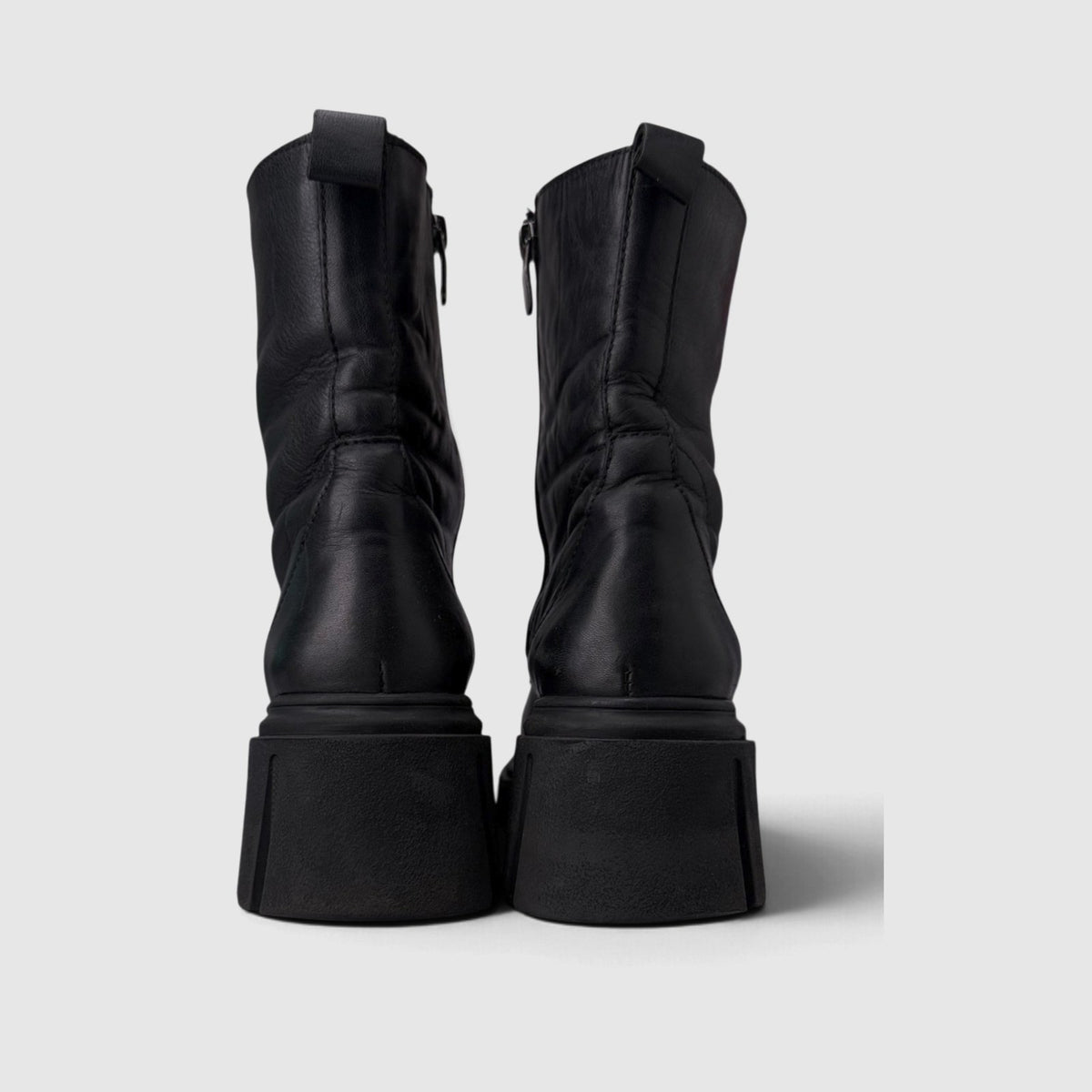 Inuovo Boots, kozaki damskie w bardzo dobrym stanie rozmiar 39, widok z tyłu