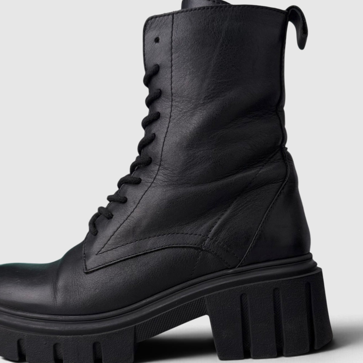 Inuovo Boots, kozaki damskie w bardzo dobrym stanie rozmiar 39, boczny profil, prawa strona