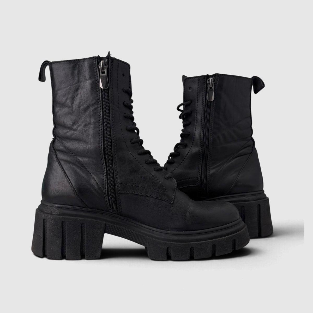 Inuovo Boots, kozaki damskie w bardzo dobrym stanie rozmiar 39, para butów