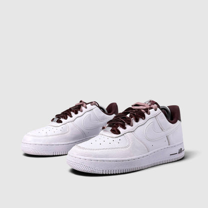 Nike Air Force 1 Low Burgundy, buty sportowe damskie w bardzo dobrym stanie rozmiar 37.5, para butów