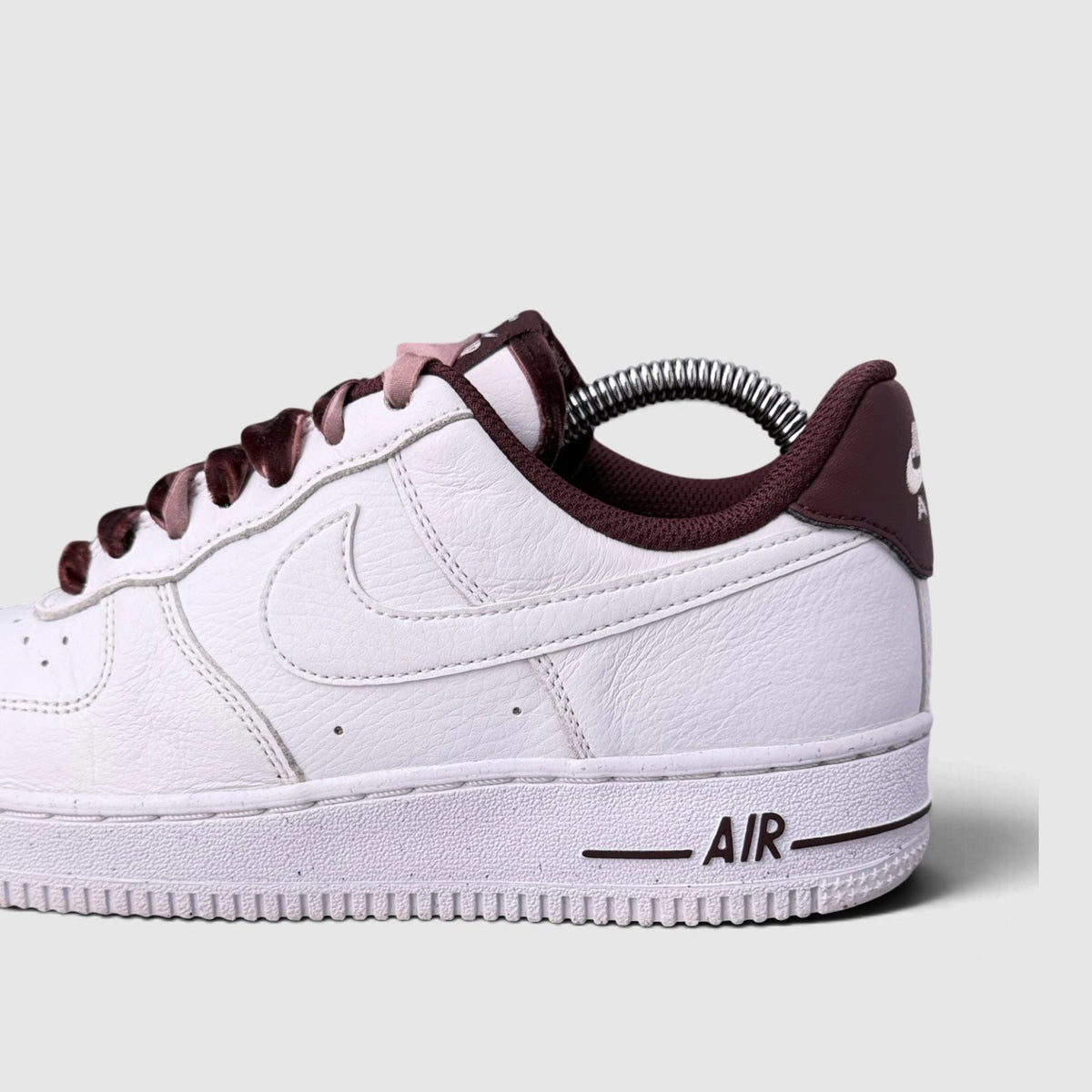 Nike Air Force 1 Low Burgundy, buty sportowe damskie w bardzo dobrym stanie rozmiar 37.5, detal