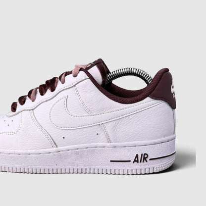 Nike Air Force 1 Low Burgundy, buty sportowe damskie w bardzo dobrym stanie rozmiar 37.5, detal