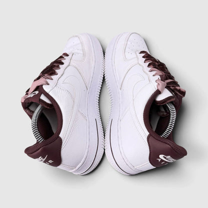 Nike Air Force 1 Low Burgundy, buty sportowe damskie w bardzo dobrym stanie rozmiar 37.5, widok z góry