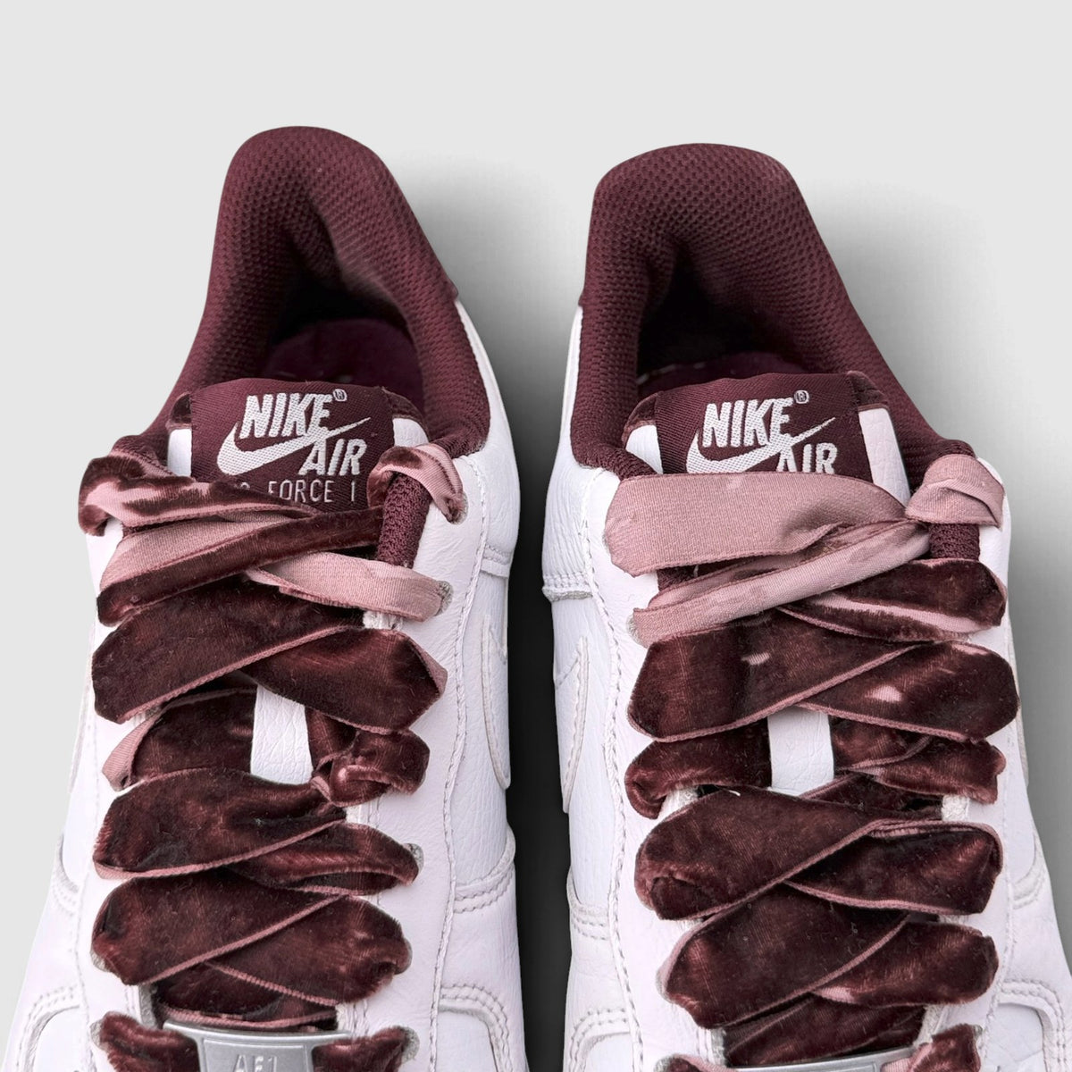Nike Air Force 1 Low Burgundy, buty sportowe damskie w bardzo dobrym stanie rozmiar 37.5, detal