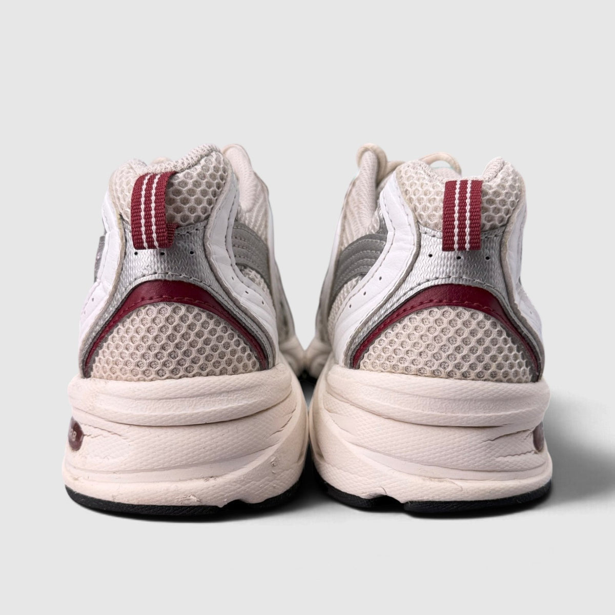New Balance 530, buty sportowe damskie w bardzo dobrym stanie rozmiar 40.5, widok z tyłu
