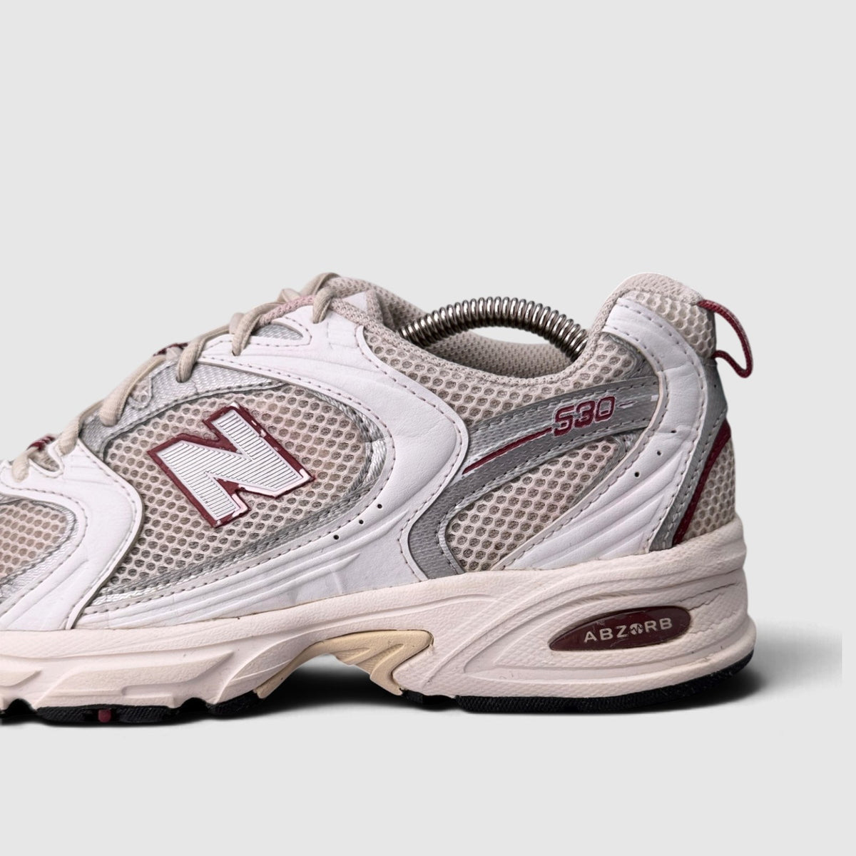 New Balance 530, buty sportowe damskie w bardzo dobrym stanie rozmiar 40.5, boczny profil, lewa strona