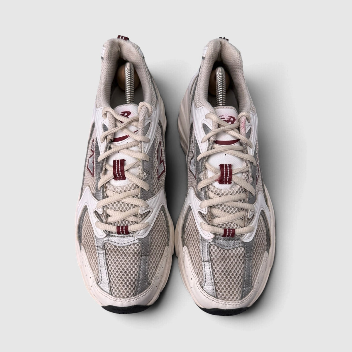 New Balance 530, buty sportowe damskie w bardzo dobrym stanie rozmiar 40.5, widok z góry