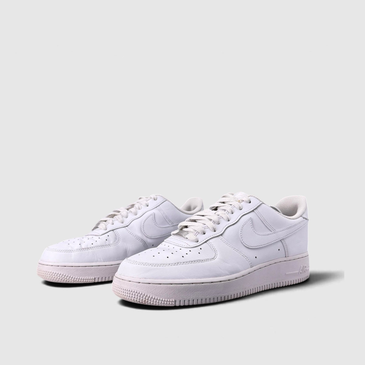 Nike Air Force 1 Low Triple White, buty sportowe męskie w bardzo dobrym stanie rozmiar 44, para butów
