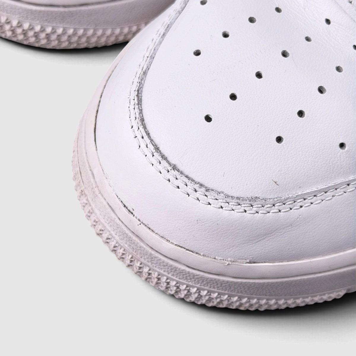 Nike Air Force 1 Low Triple White, buty sportowe męskie w bardzo dobrym stanie rozmiar 44, detal