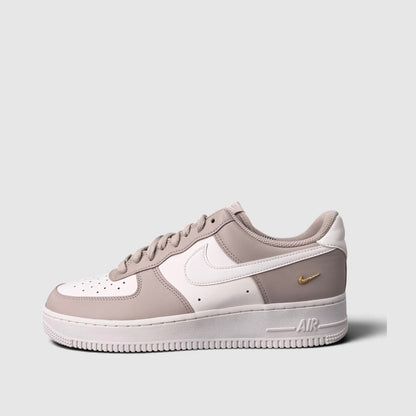 Nike Air Force 1 Low, buty sportowe męskie nowe rozmiar 44, boczny profil, lewa strona