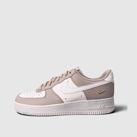 Nike Air Force 1 Low, buty sportowe męskie nowe rozmiar 44, boczny profil, lewa strona