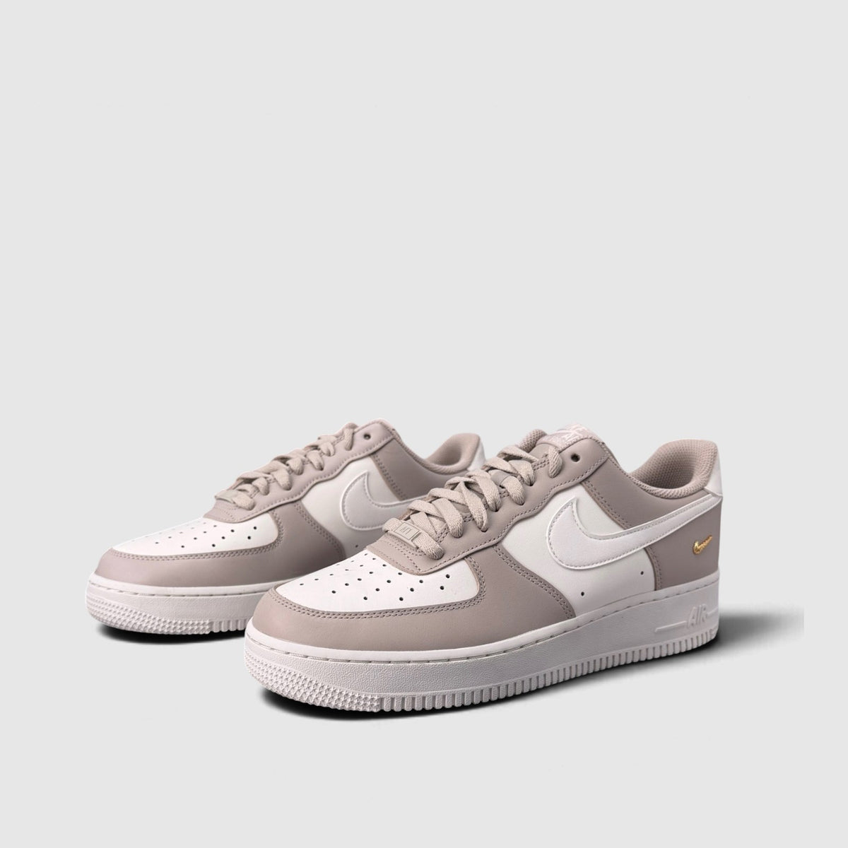 Nike Air Force 1 Low, buty sportowe męskie nowe rozmiar 44, para butów