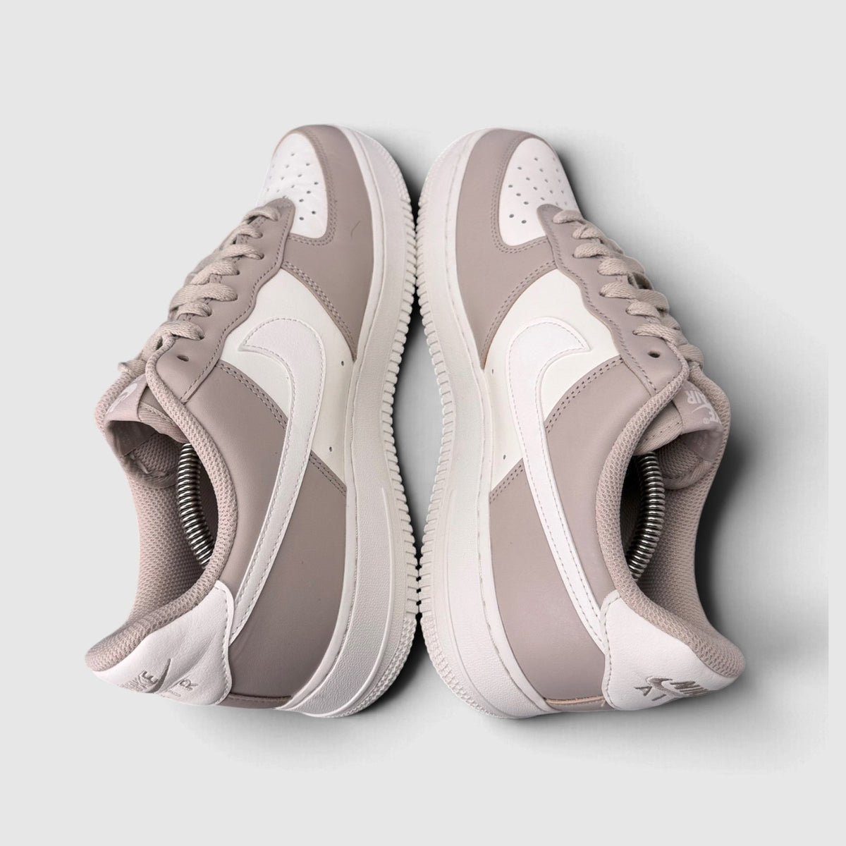 Nike Air Force 1 Low, buty sportowe męskie nowe rozmiar 44, widok z góry
