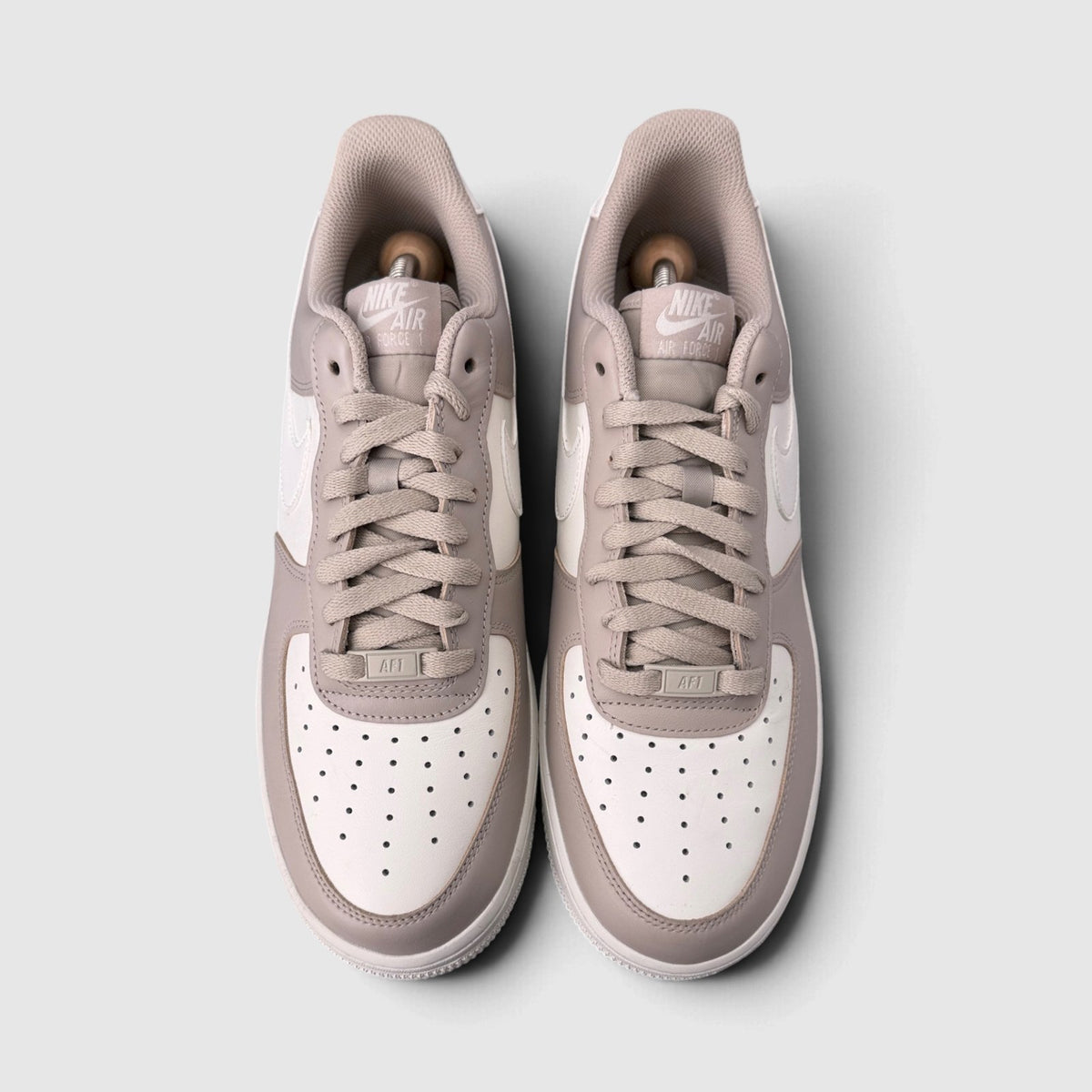 Nike Air Force 1 Low, buty sportowe męskie nowe rozmiar 44, widok z góry
