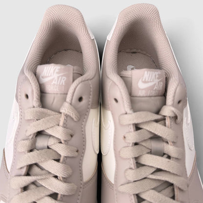 Nike Air Force 1 Low, buty sportowe męskie nowe rozmiar 44, język buta