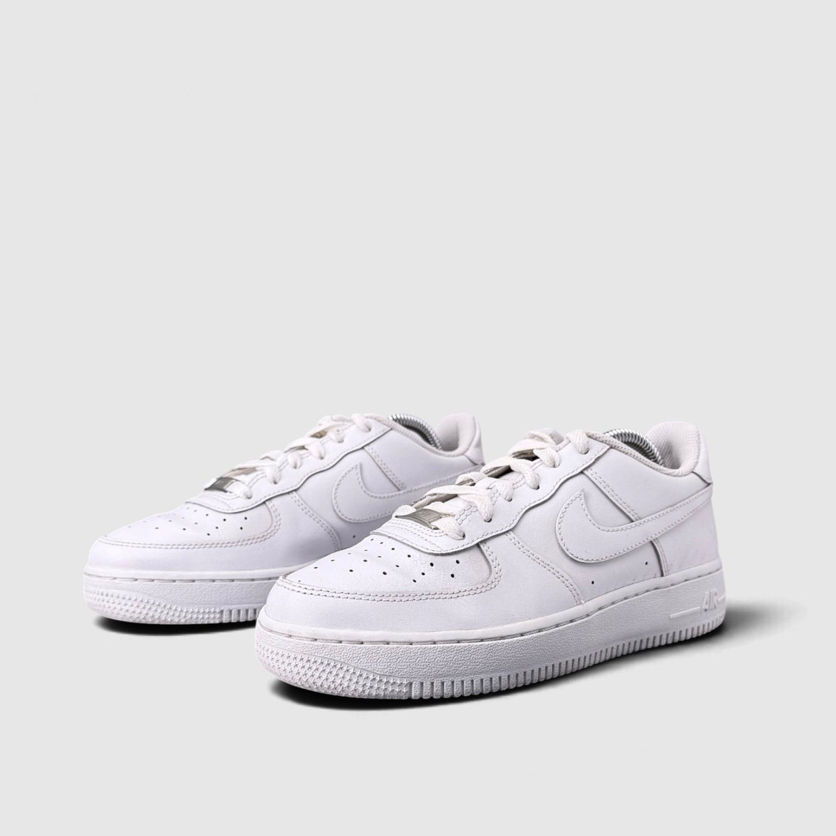Nike Air Force 1 Low Triple White, buty sportowe damskie w bardzo dobrym stanie rozmiar 37.5, para butów