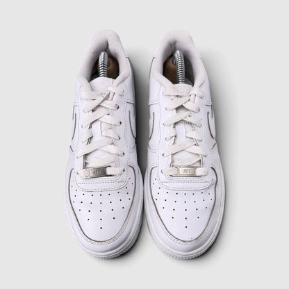 Nike Air Force 1 Low Triple White, buty sportowe damskie w bardzo dobrym stanie rozmiar 37.5, widok z przodu