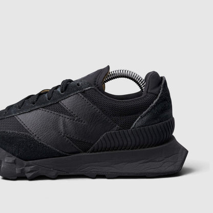 New Balance XC 72 Triple Black, buty sportowe damskie w bardzo dobrym stanie rozmiar 37.5, boczny profil, prawa strona