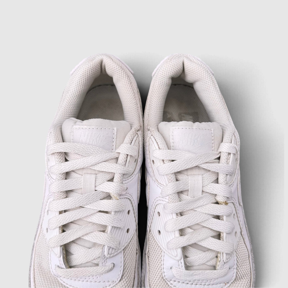 Nike Air Max 90 Triple White, buty sportowe męskie w bardzo dobrym stanie rozmiar 41, widok z góry