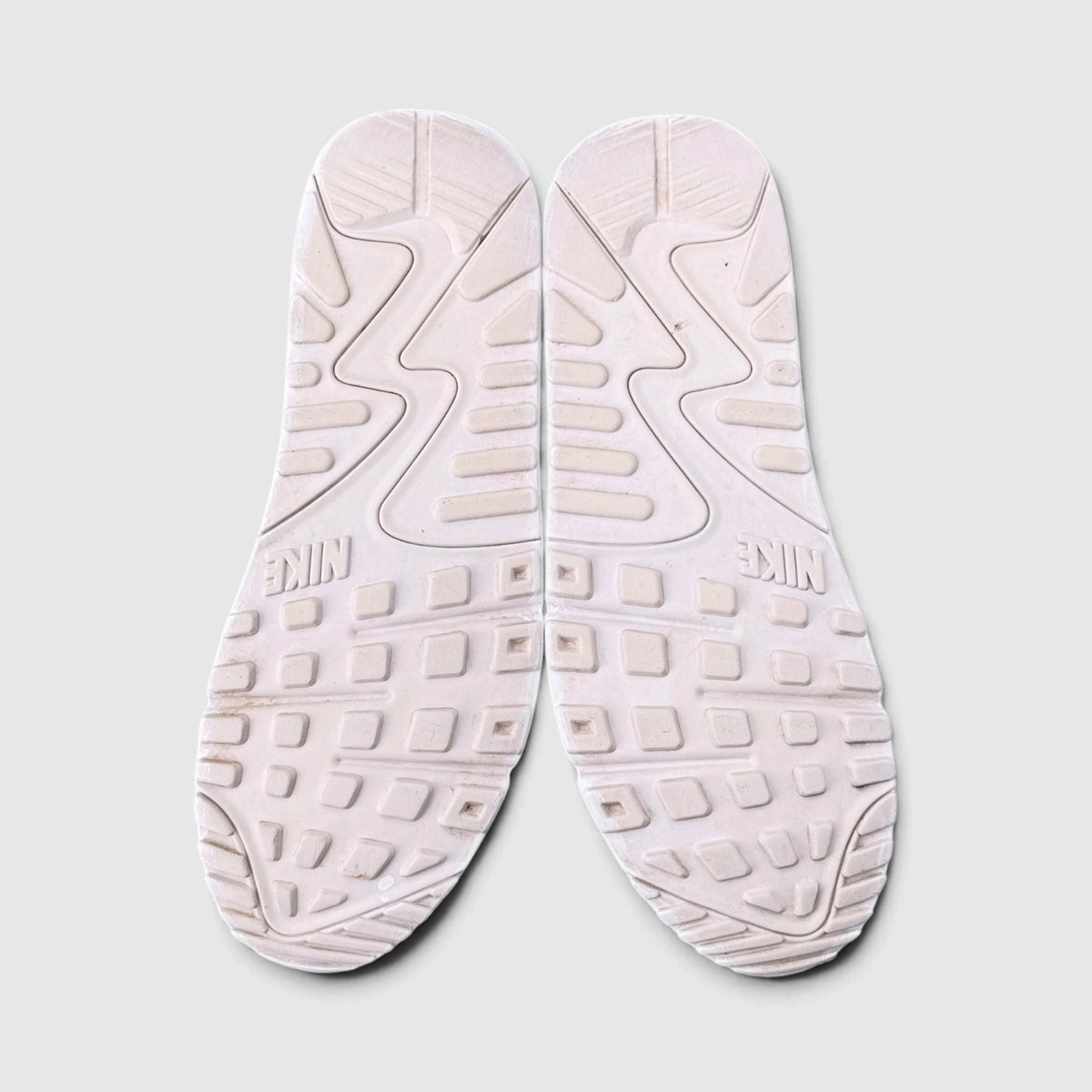 Nike Air Max 90 Triple White, buty sportowe męskie w bardzo dobrym stanie rozmiar 41, podeszwa
