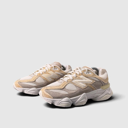New Balance 9060, buty sportowe damskie w bardzo dobrym stanie rozmiar 38.5, para butów