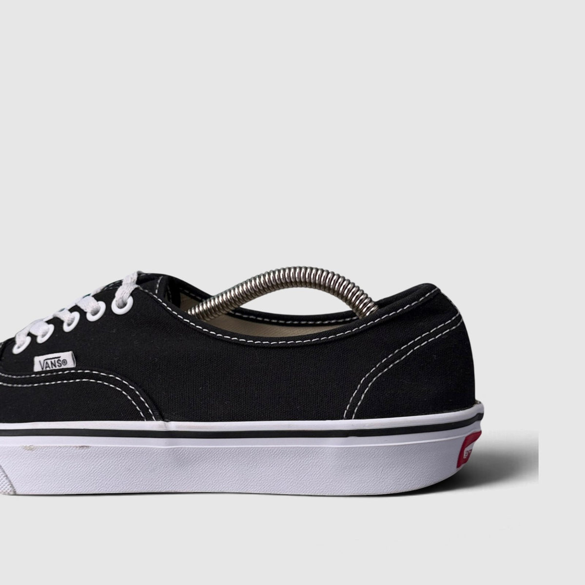 Vans Sk8-Hi, buty sportowe męskie w bardzo dobrym stanie rozmiar 42.5, boczny profil, lewa strona