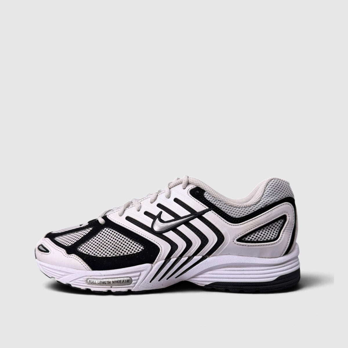 Nike Air Pegasus 2005 White/Black, buty sportowe męskie w bardzo dobrym stanie rozmiar 44.5, boczny profil, lewa strona