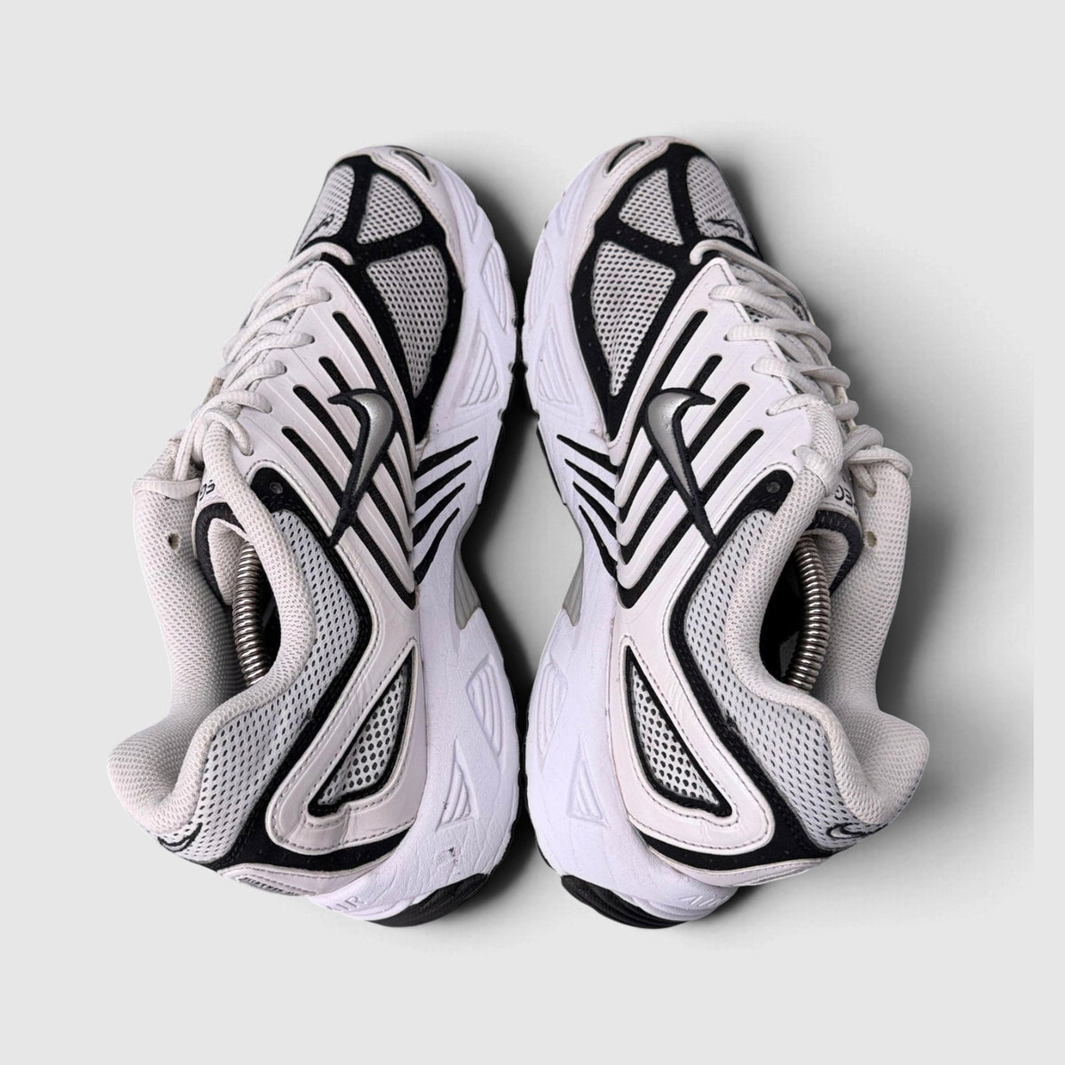 Nike Air Pegasus 2005 White/Black, buty sportowe męskie w bardzo dobrym stanie rozmiar 44.5, widok z góry