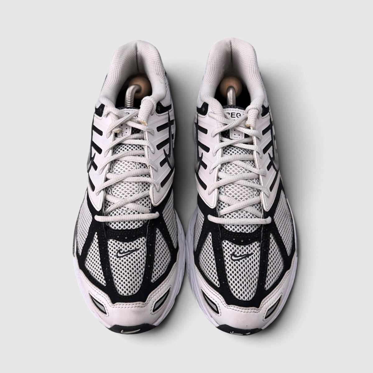 Nike Air Pegasus 2005 White/Black, buty sportowe męskie w bardzo dobrym stanie rozmiar 44.5, widok z przodu