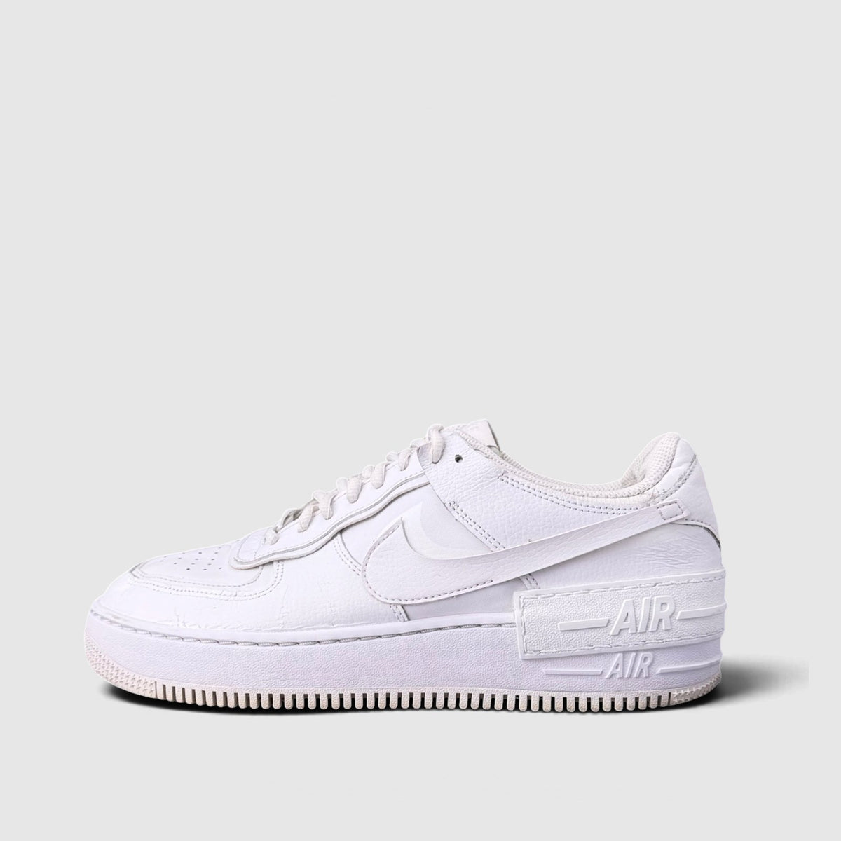 Nike Air Force 1 Low Shadow Triple White, buty sportowe damskie w bardzo dobrym stanie rozmiar 41, boczny profil, lewa strona