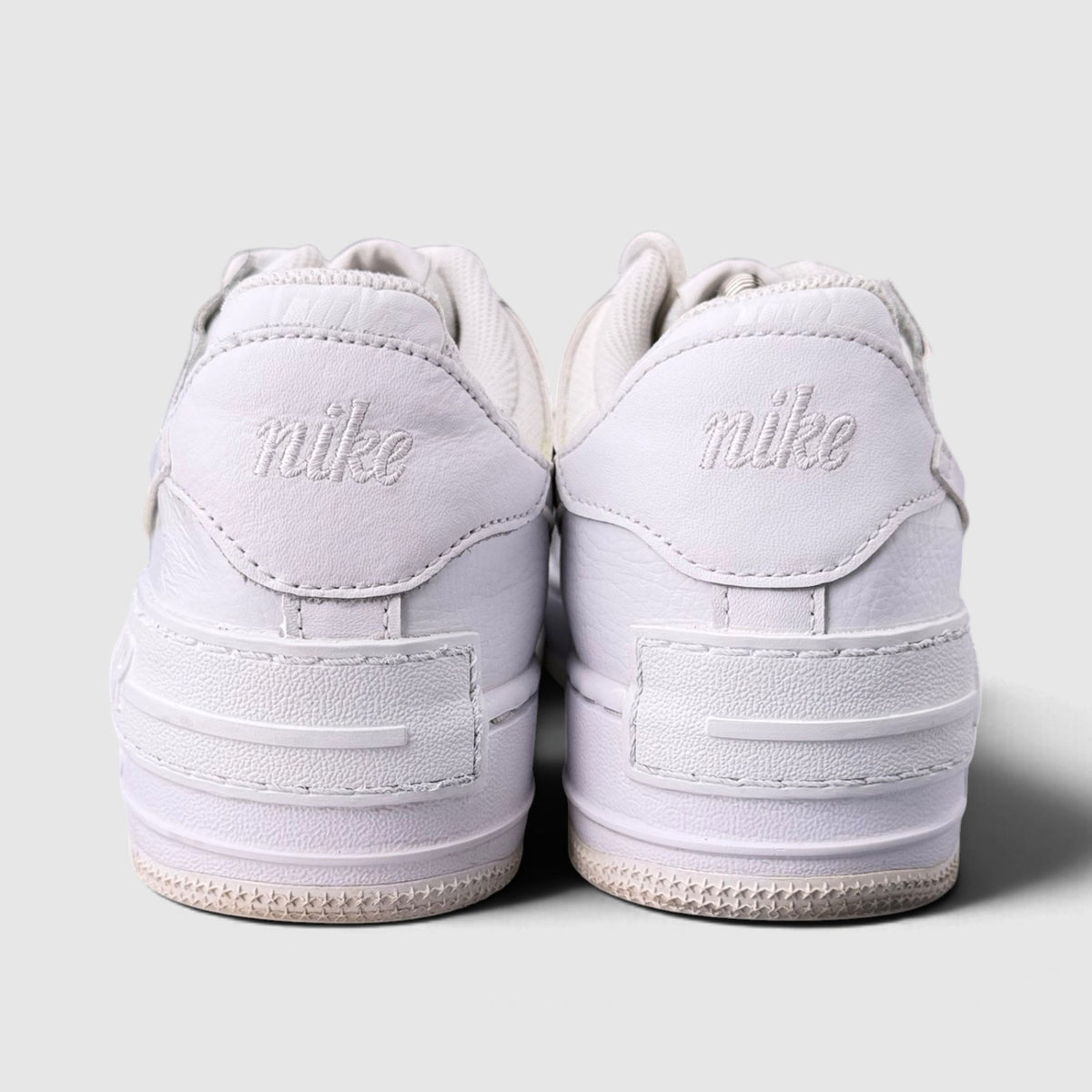 Nike Air Force 1 Low Shadow Triple White, buty sportowe damskie w bardzo dobrym stanie rozmiar 41, widok z tyłu