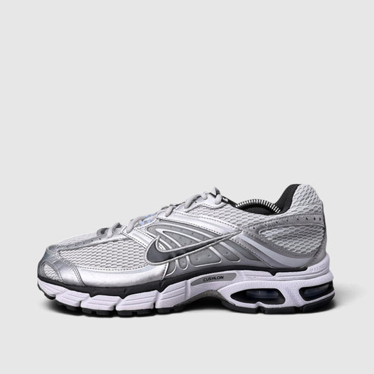 Nike Air Max Moto 2K, buty sportowe męskie w bardzo dobrym stanie rozmiar 44.5, boczny profil, lewa strona