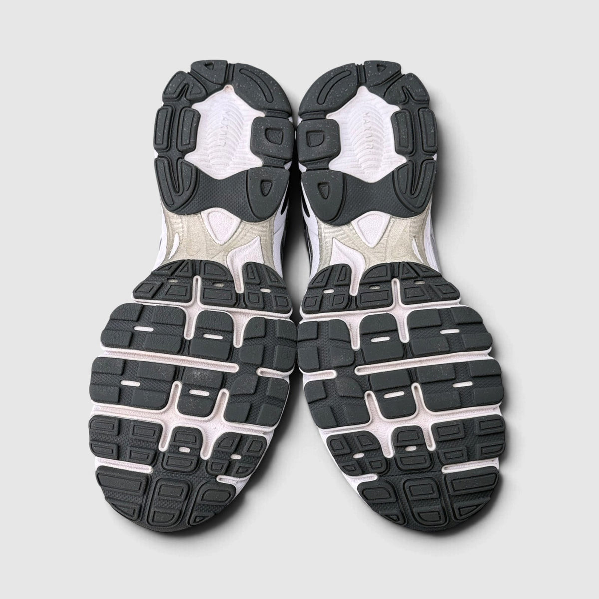 Nike Air Max Moto 2K, buty sportowe męskie w bardzo dobrym stanie rozmiar 44.5, podeszwa