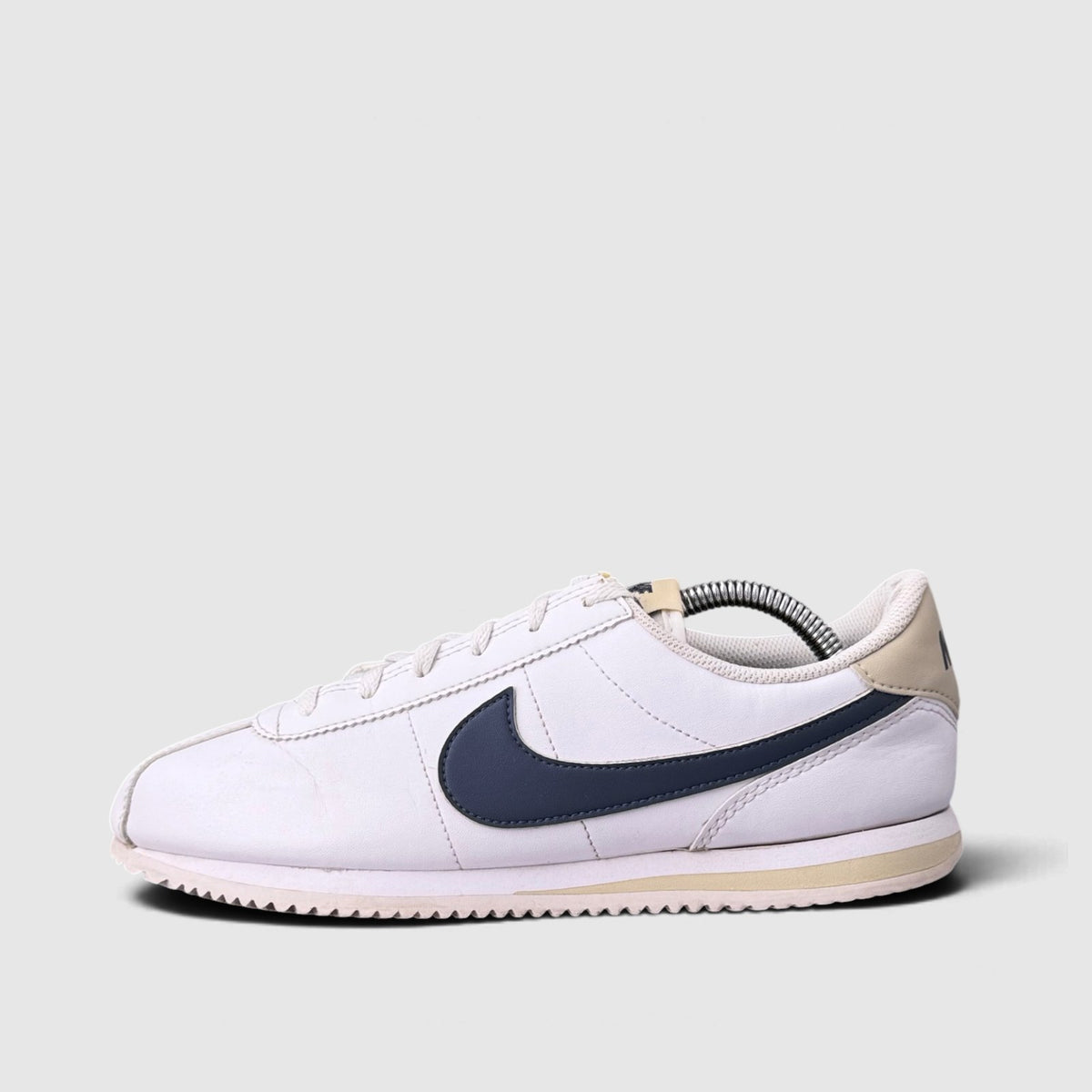 Nike Classic Cortez, buty sportowe damskie w bardzo dobrym stanie rozmiar 40, boczny profil, lewa strona
