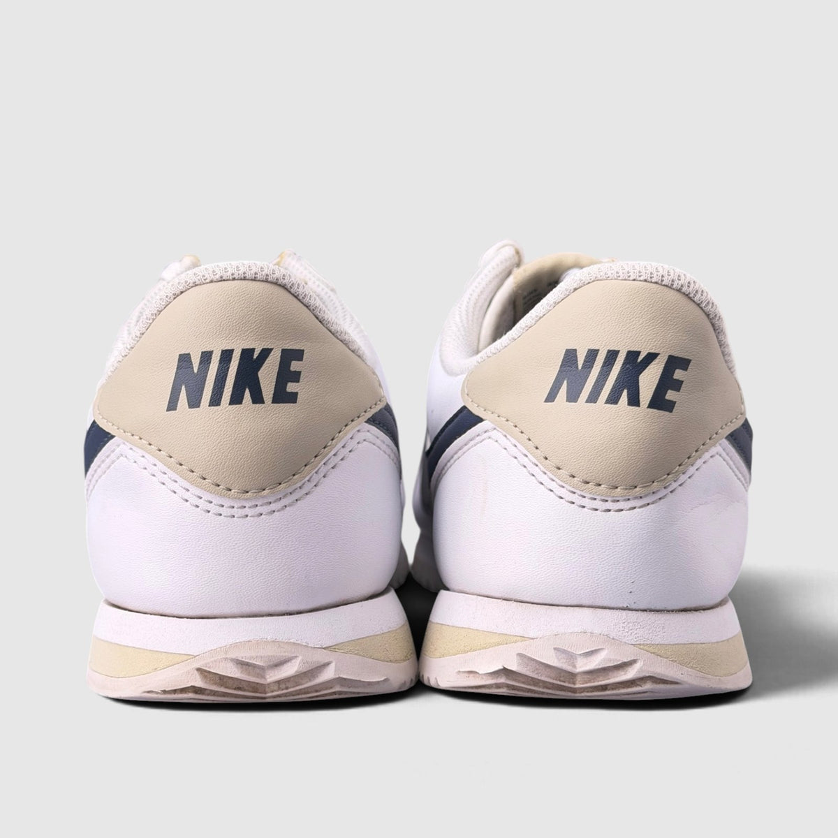 Nike Classic Cortez, buty sportowe damskie w bardzo dobrym stanie rozmiar 40, widok z tyłu