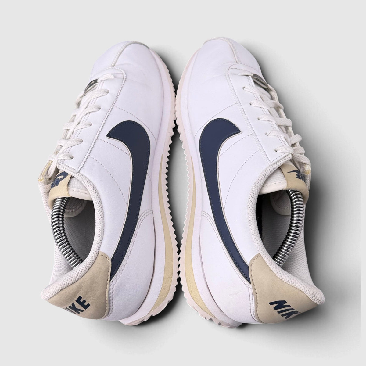 Nike Classic Cortez, buty sportowe damskie w bardzo dobrym stanie rozmiar 40, widok z góry