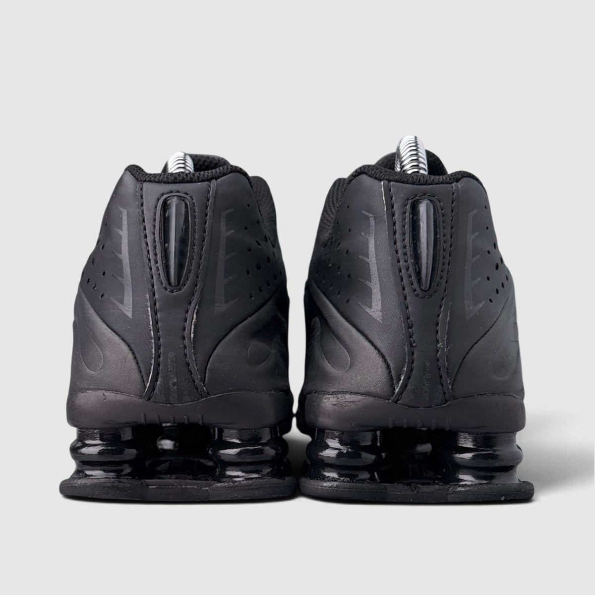 Nike Shox R4, buty sportowe damskie w bardzo dobrym stanie rozmiar 36.5, widok z tyłu