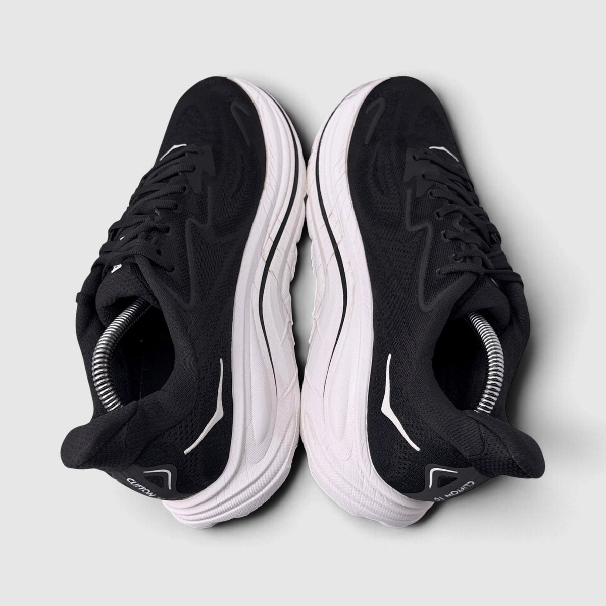 Hoka Clifton 10 Black/White, buty sportowe męskie w bardzo dobrym stanie rozmiar 43 1/3, widok z góry