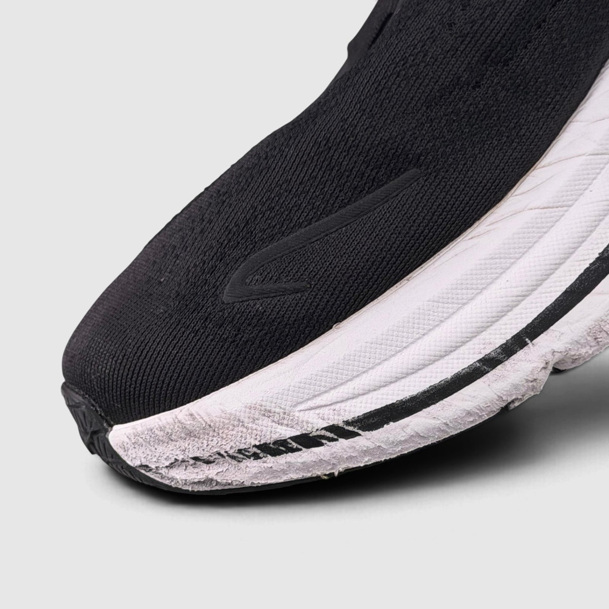 Hoka Clifton 10 Black/White, buty sportowe męskie w bardzo dobrym stanie rozmiar 43 1/3, detal