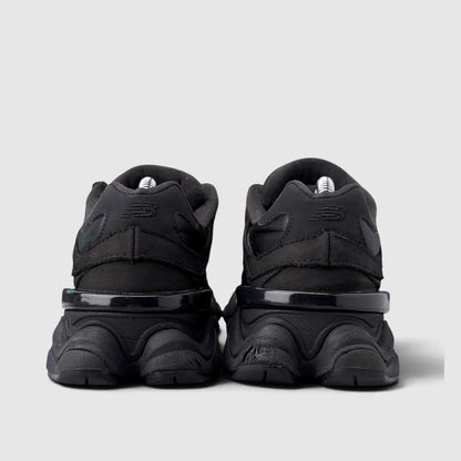 New Balance 9060, buty sportowe damskie w bardzo dobrym stanie rozmiar 37.5, widok z tyłu