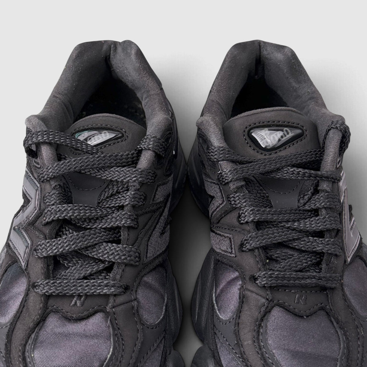 New Balance 9060, buty sportowe damskie w bardzo dobrym stanie rozmiar 37.5, widok z góry