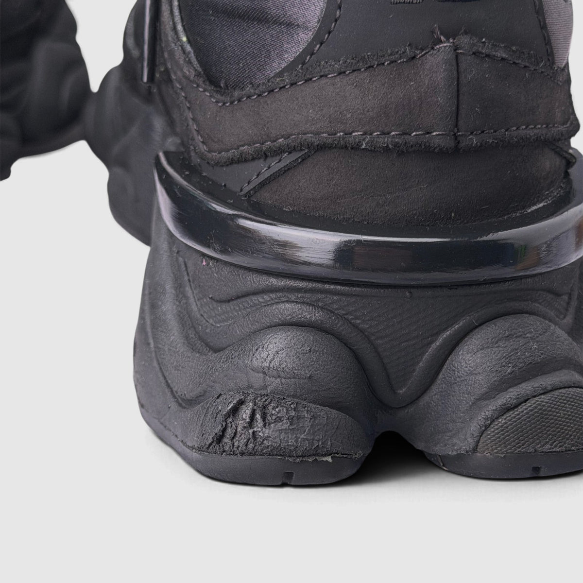 New Balance 9060, buty sportowe damskie w bardzo dobrym stanie rozmiar 37.5, detal