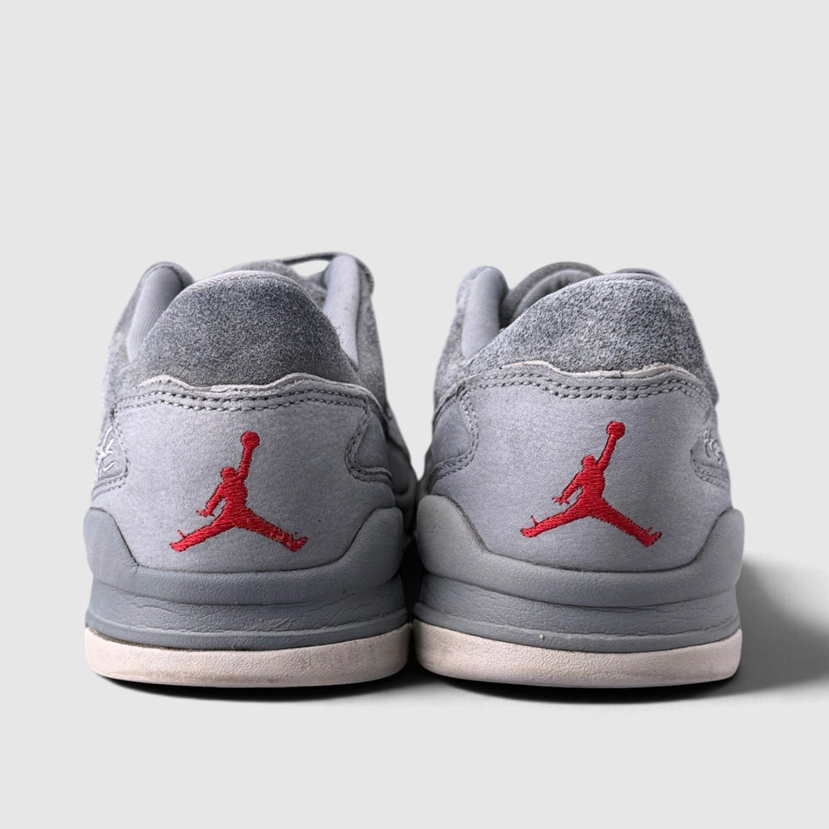 Nike Air Jordan Flight Court Cool Grey, buty sportowe męskie w bardzo dobrym stanie rozmiar 44, widok z góry na zewnętrzną stronę butów