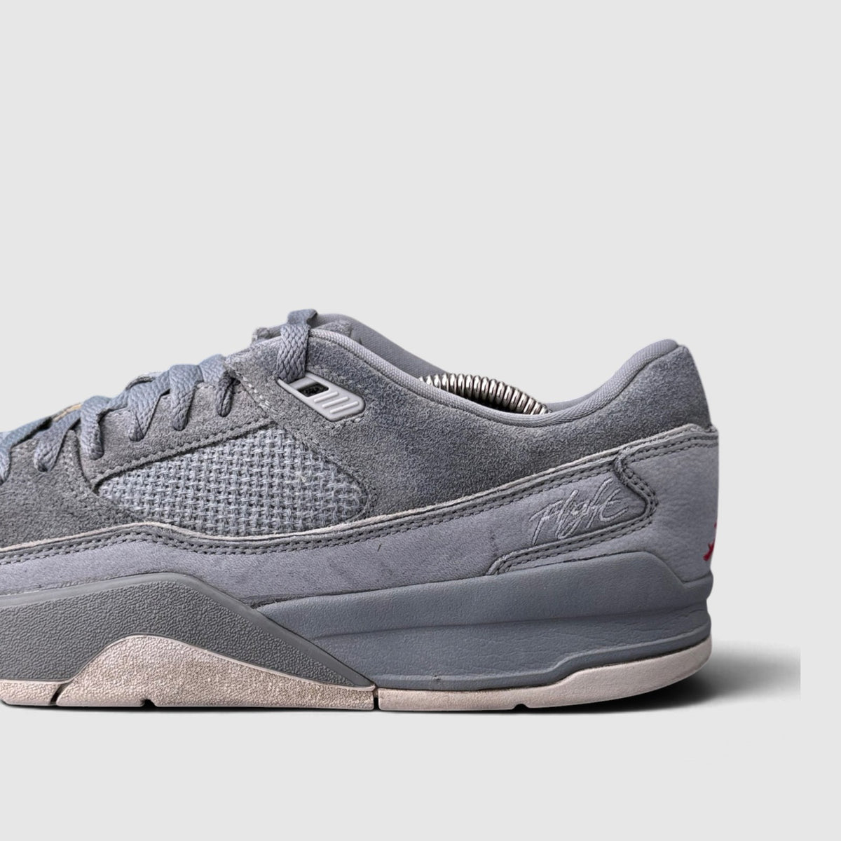 Nike Air Jordan Flight Court Cool Grey, buty sportowe męskie w bardzo dobrym stanie rozmiar 44, zewnętrzny panel prawego buta
