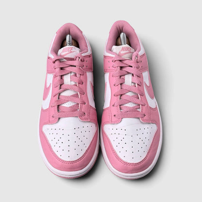Nike Dunk Low, buty sportowe damskie w bardzo dobrym stanie rozmiar 38, widok z góry na wewnętrzną stronę butów