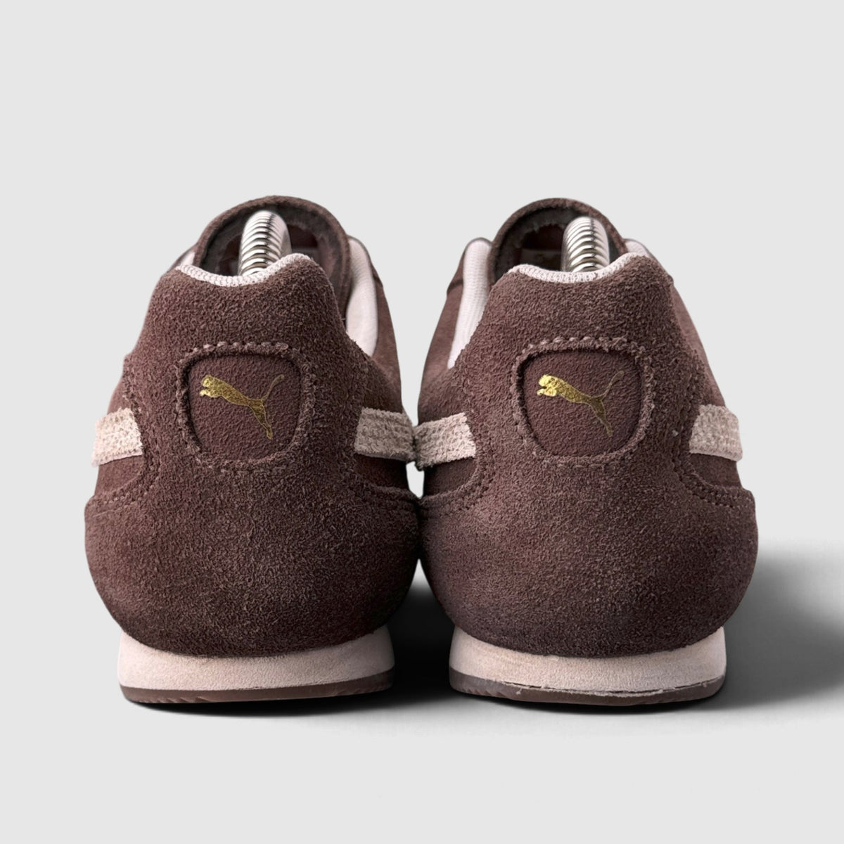 Puma Arizona, buty sportowe damskie w bardzo dobrym stanie rozmiar 38.5, widok z góry na zewnętrzną stronę butów