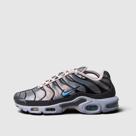 Nike Air Max Plus Iridescent, buty sportowe męskie w bardzo dobrym stanie rozmiar 42.5, widok z boku
