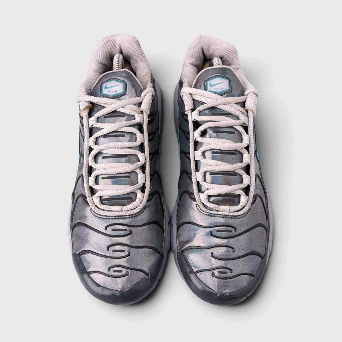 Nike Air Max Plus Iridescent, buty sportowe męskie w bardzo dobrym stanie rozmiar 42.5, widok z góry na wewnętrzną stronę butów